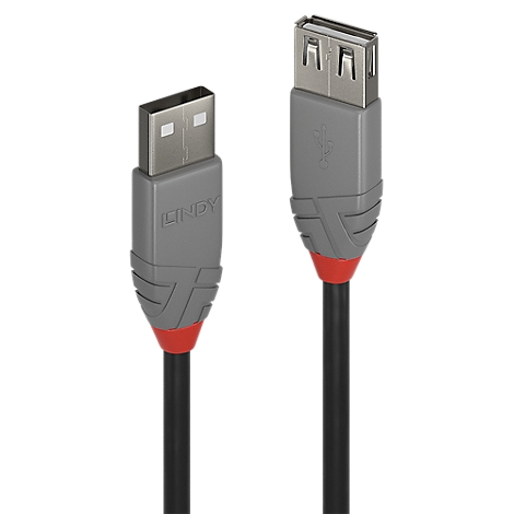 Zwei USB-Kabel mit grauen und roten Akzenten vor schwarzem Hintergrund. Auf einem Kabel steht "LINDY".