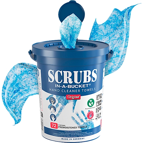Seau bleu de lingettes nettoyantes pour les mains "SCRUBS". Quelques lingettes sortent. Il est écrit "IN-A-BUCKET Hand Cleaner Towels".