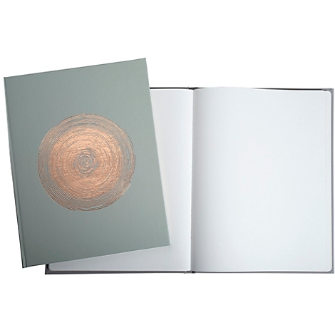 Carnet gris clair avec motif circulaire cuivré. Double page ouverte avec des pages blanches.
