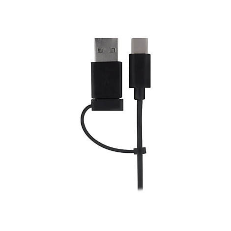 Ein schwarzes USB-C-Kabel mit USB-A-Anschluss, isoliert vor weißem Hintergrund.