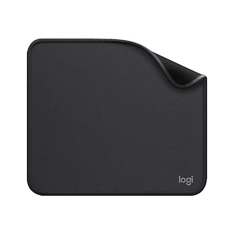 Schwarzes Mauspad mit abgerundeten Ecken. Logoschriftzug 'logi' unten rechts. Ein Eck abgebogen.