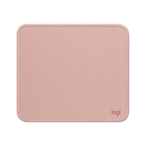 Tapis de souris rose rectangulaire avec logo en bas à droite. Le bord est cousu.