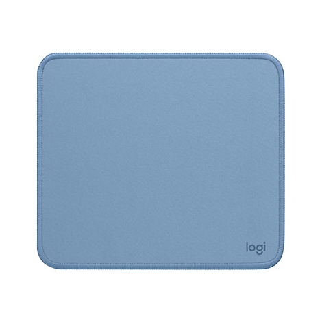 Tapis de souris rectangulaire bleu clair avec logo en bas à droite.