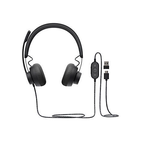 Casque noir avec microphone et câble qui se transforme en un élément de contrôle avec boutons et connecteurs USB.
