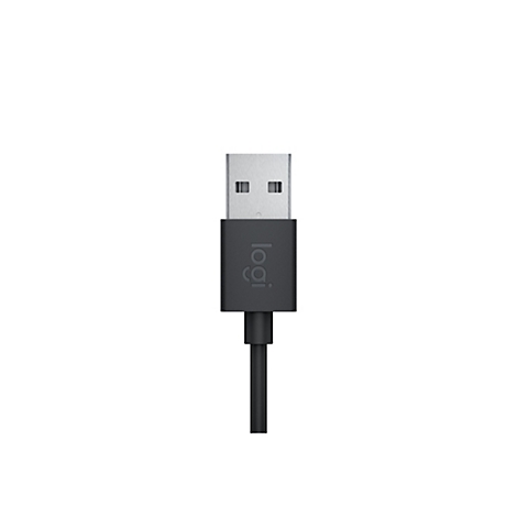 Gros plan d'un câble USB noir avec logo. Le connecteur USB est argenté.