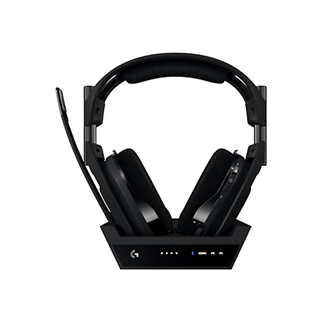 Schwarzes Gaming-Headset in Ladestation. Ein Mikrofon ist ausfahrbar.