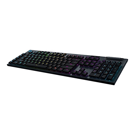 Schwarze Gaming-Tastatur mit farbiger Beleuchtung. Tastenbeschriftung gut erkennbar.