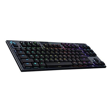 Schwarze Gaming-Tastatur mit farbiger Beleuchtung. Die Tasten sind schwarz und die Beschriftung ist beleuchtet.