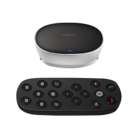 Ein schwarzes Logitech-Konferenzsystem mit Fernbedienung. Das obere Gerät ist rund, silberfarben und schwarz, mit Logitech-Logo. Die Fernbedienung hat runde Tasten.
