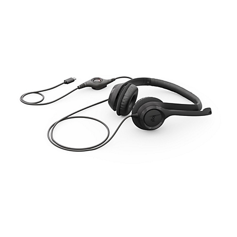 Schwarzes Headset mit Kabel und Bedienelementen, liegt auf weißem Hintergrund. Sichtbar sind die Ohrmuscheln, ein Mikrofon, Kabel und Steuerung.