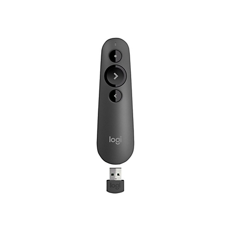 Dunkelgraue Logitech-Präsentationsfernbedienung mit USB-Empfänger auf weißem Hintergrund.