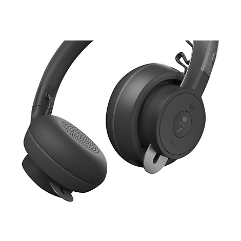 Gros plan d'un casque noir avec boutons et dÃ©tails.