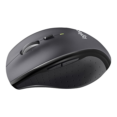 Drahtlose Computermaus in Dunkelgrau. Mit Scrollrad, zwei Seitentasten und Logitech-Logo. Auf weißem Hintergrund isoliert.