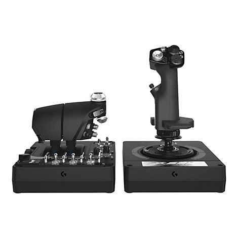 Zwei schwarze Flightsticks für Flugsimulationen. Rechts ein Joystick, links ein Schubregler mit Knöpfen.