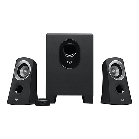 Schwarzes Lautsprecher-Set von Logitech: 2 Satelliten-Lautsprecher, ein Subwoofer, ein Bedienelement. Auf weißem Hintergrund.