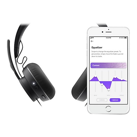 Schwarzer Kopfhörer mit Smartphone, das eine Equalizer-App anzeigt. Der Bildschirm zeigt ein violettes Frequenzdiagramm mit Einstellungen.