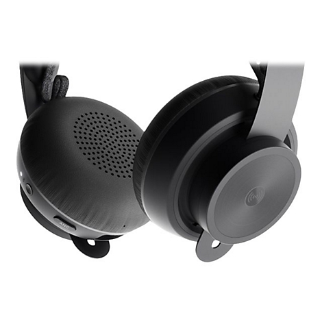 Gros plan sur un casque noir. Le design comprend un boÃ®tier d'Ã©couteur circulaire avec une zone perforÃ©e pour le haut-parleur et un autre boÃ®tier plat fermÃ©.