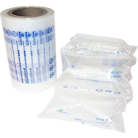 Eine Rolle transparente Folie und Luftpolsterkissen, beide mit blauen Logos und Texten.