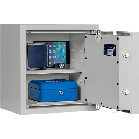 Grijze kluis, open met inhoud: sieraden, tablet, smartwatch. Open deur met label.