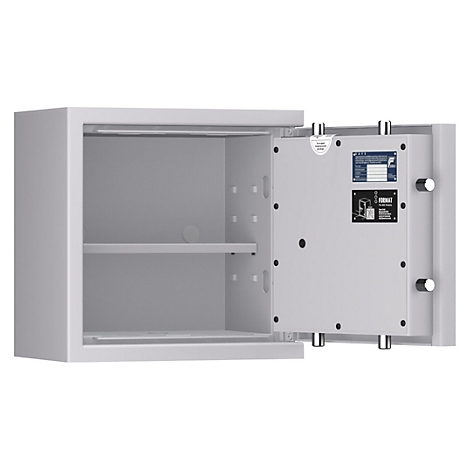 Grijze kluis, open deur, interieur met plank. Op de deur zijn een sticker en een bord met informatie bevestigd.