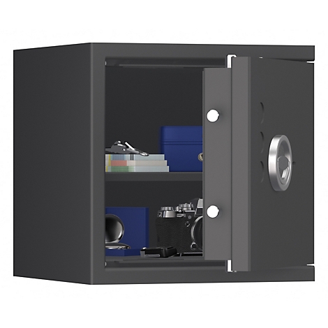 Een open grijze kluis met inhoud zoals documenten, camera en sieraden. De deur is open.