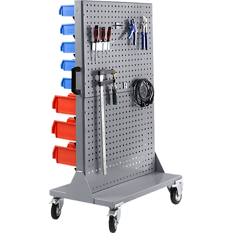 Étagère à outils grise avec panneau perforé et roues, équipée d'outils et de boîtes de rangement.
