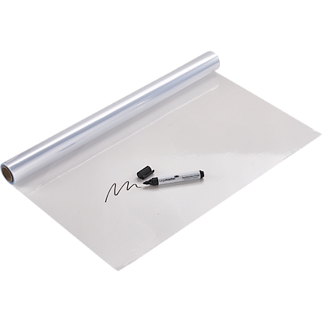 Una película transparente desenrollada de un rollo. Al lado, un marcador negro y garabatos.