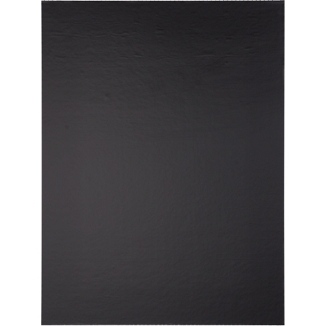 Una superficie casi rectangular, de color gris oscuro con una superficie texturizada.