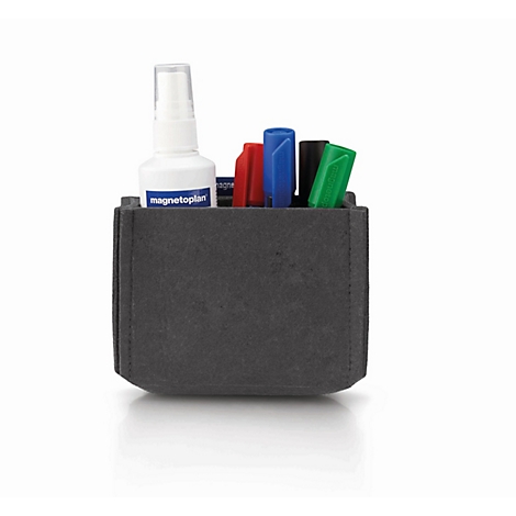 Organisateur en feutre gris rempli d'un vaporisateur Magnetoplan et de stylos colorés sur fond clair.