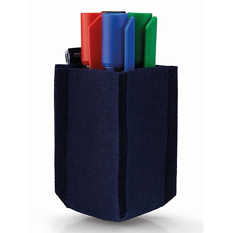 Donkerblauwe vilt pennenhouder met drie gekleurde pennen in rood, blauw en groen op een neutrale achtergrond.