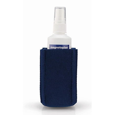 Een spuitfles van magnetoplan in een donkerblauwe stoffen houder tegen een lichte achtergrond.