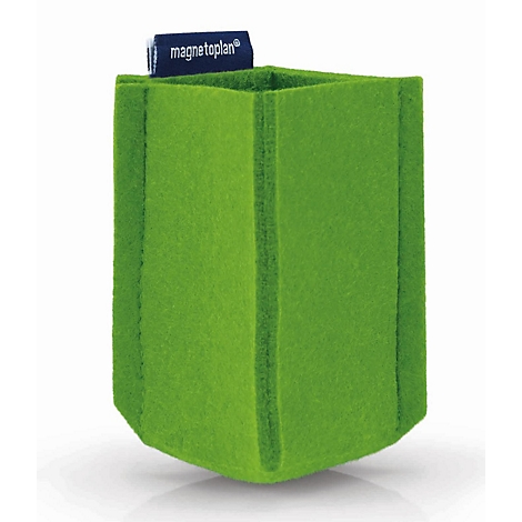 Een groene, rechthoekige pennenhouder van vilt met een Magnetoplan-label tegen een lichte achtergrond.