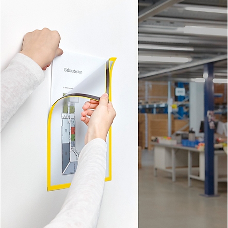 Magnetischer Dokumentenrahmen mit gelbem Rand haftet auf Whiteboards, Schaukästen und Metalloberflächen.