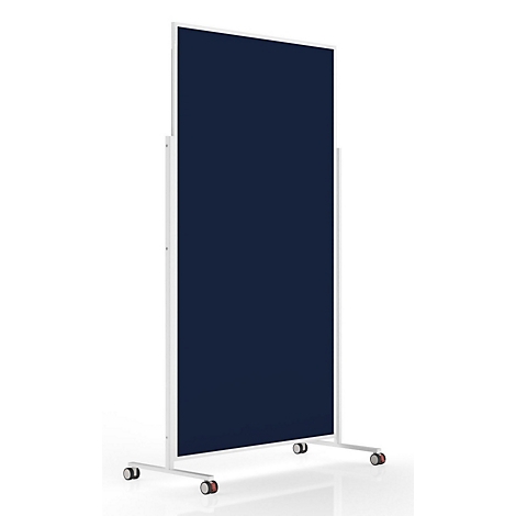 Een hoge, donkerblauwe scheidingswand op een wit metalen frame met vier kleine wieltjes tegen een lichte achtergrond.