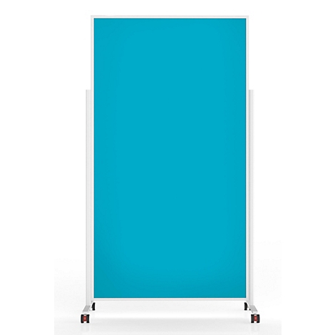 Rechthoekige, lichtblauwe ruimteverdeler op wielen met een wit frame tegen een witte achtergrond.