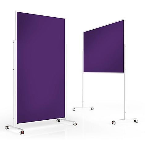Zwei mobile, violette Stellwände mit weißem Rahmen auf Rollen vor weißem Hintergrund.