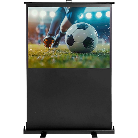 Beamer-Leinwand mit schwarzem Rahmen zeigt ein Fußballspiel mit Ball und Spieler auf dem Feld.