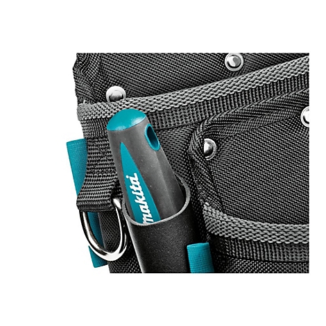 Ein Makita-Werkzeuggriff steckt in einer schwarzen Werkzeugtasche aus robustem Gewebe.