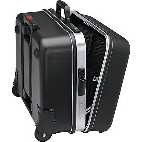 Valise à roulettes noire, partiellement ouverte, avec des détails argentés. Poignée en haut, roues en bas. Intérieur visible.