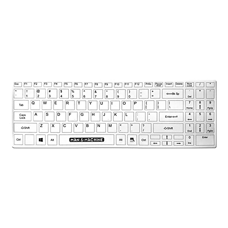 WeiÃŸe Tastatur mit Buchstaben, Zahlen und Sonderzeichen, darunter MAN & MACHINE.