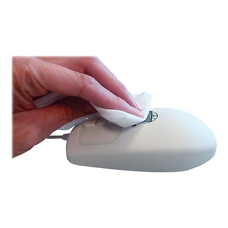 Eine Hand reinigt eine Computermaus mit einem Reinigungstuch. Fokus auf dem Rad.