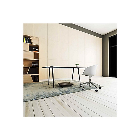 Modernes BÃ¼ro mit Schreibtisch, Stuhl und BÃ¼cherregal. Helle Holzoptik, grauer Teppich und Fenster.