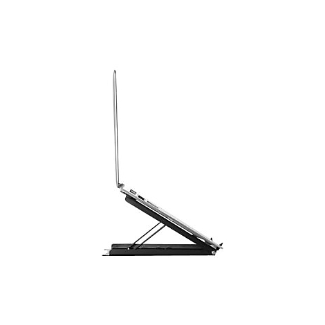 Seitenansicht eines Laptops auf einem schwarzen, höhenverstellbaren Laptopständer vor weißem Hintergrund.
