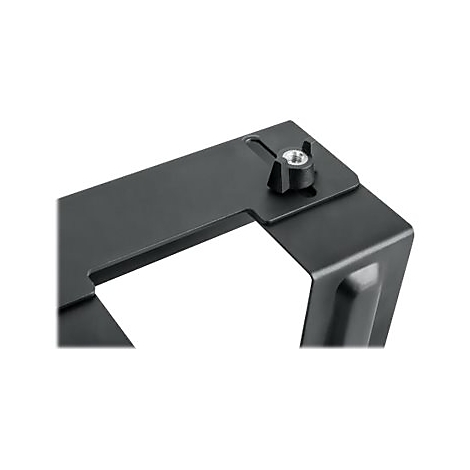 Nahaufnahme einer schwarzen Metallhalterung mit einer Feststellschraube in einer Führungsschiene.