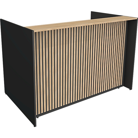 Een receptiebalie, bestaande uit houten lamellen en zwarte zijpanelen, tegen een witte achtergrond.