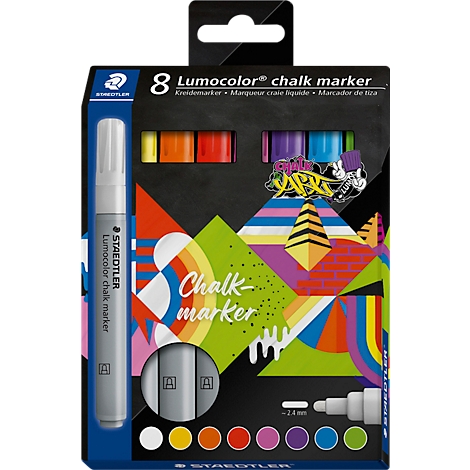 Un paquet de 8 marqueurs de craie Lumocolor. L'emballage indique "Chalk marker". Couleurs : jaune, orange, rouge, rose, violet et vert. Un stylo gris est représenté sur l'emballage.