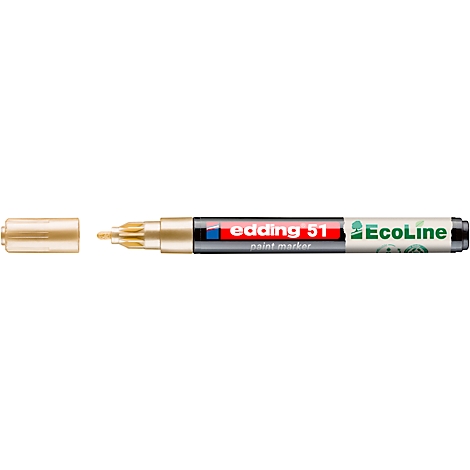 Une main tient un marqueur Edding 51 et marque du métal. Des chaînes en métal sont visibles en arrière-plan.