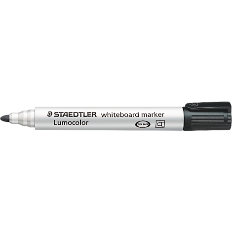 Un marqueur pour tableau blanc STAEDTLER blanc avec une pointe et un capuchon noirs. Le marqueur indique Lumocolor.