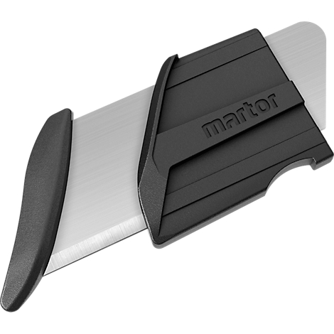 Martor Sicherheitsmesser mit schwarzem Griff und freiliegender, gebürsteter Stahlklinge vor weißem Hintergrund.