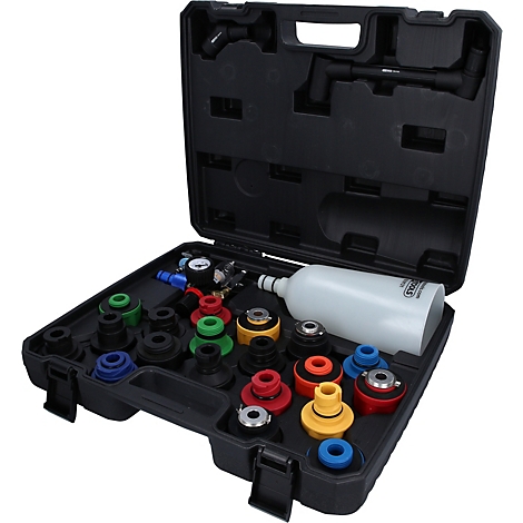 Schwarzer Werkzeugkasten mit verschiedenen farbigen Adaptern und Messgeräten für Kühlflüssigkeit.